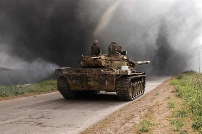 Archivo - Imagen de archivo de un tanque en Hama, en el oeste de Siria, en el marco de una serie de combates.