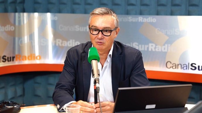 El portavoz de Vox en el Parlamento andaluz, Manuel Gavira, en una entrevista en Canal Sur Radio