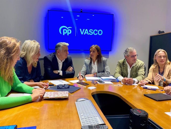 Carmen Fúnez y Javier de Andrés en el comité de dirección del PP vasco