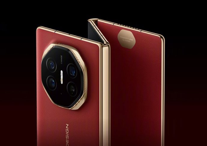 Latam.-Portaltic.-El plegable triple Huawei Mate XT tiene una pantalla de 10,2 pulgadas, dos bisagra y un grosor inferior a 4mm