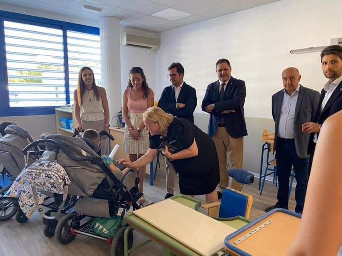 La delegada de la Junta en Almería, Aránzazu Martín, acude a la inauguración del curso escolar.