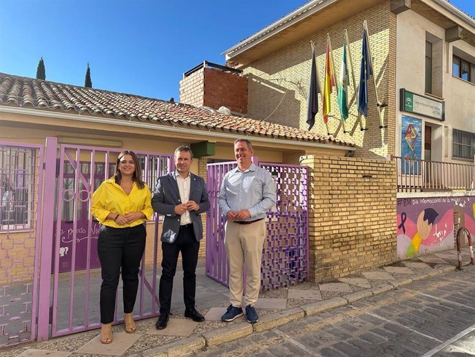 Julio Millán (c), junto a Ángeles Díaz y Javier Padorno.