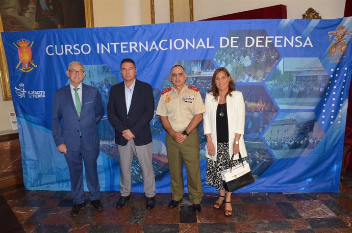 Presentación del Curso Internacional de Defensa de Jaca (Huesca).