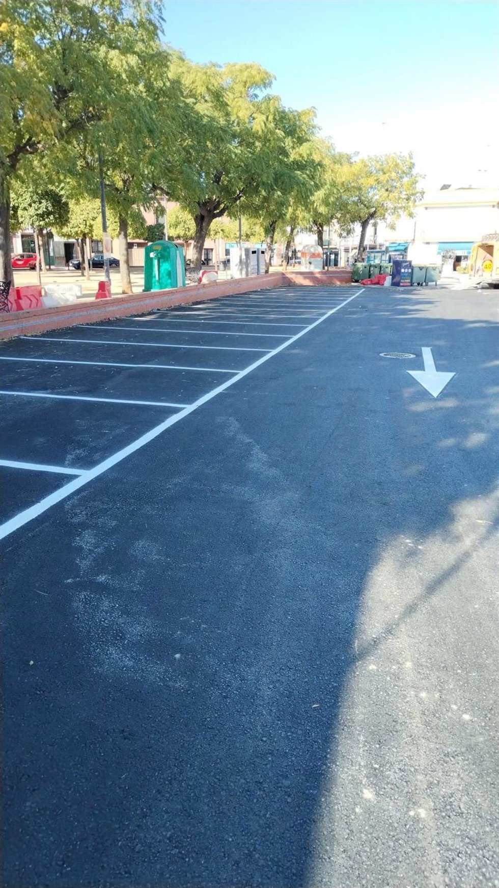 Alcalá de Guadaíra abre el aparcamiento público en el tramo norte de la calle Silos tras el final de las obras.