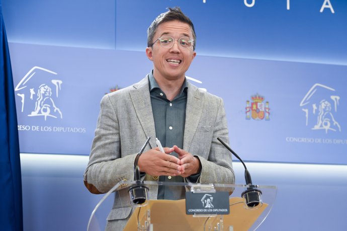 El diputado de Sumar, Iñigo Errejón, durante una rueda de prensa posterior a la Junta de Portavoces, en el Congreso de los Diputados, a 10 de septiembre de 2024, en Madrid (España).