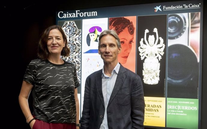 La directora del Área de Exposiciones, Colección y CaixaForum+ de la Fundación ”la Caixa”, Isabel Salgado, y el director de CaixaForum València, Álvaro Borrás en la presentación de la nueva temporada