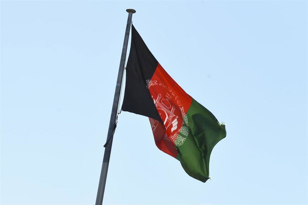 Archivo - Imagen de archivo de la bandera de Afganistán.