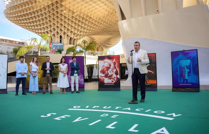 Archivo - El diputado de Cultura, en la presentación del 'Festival del Patio' y su extensión 'Metrópolis', en las Setas de la Encarnación.