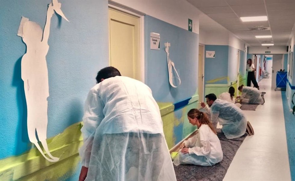 Archivo - La Unidad de Salud Mental Infantil y de Adolescentes del Virgen del Rocío estrena nuevo mural. (Foto de archivo).
