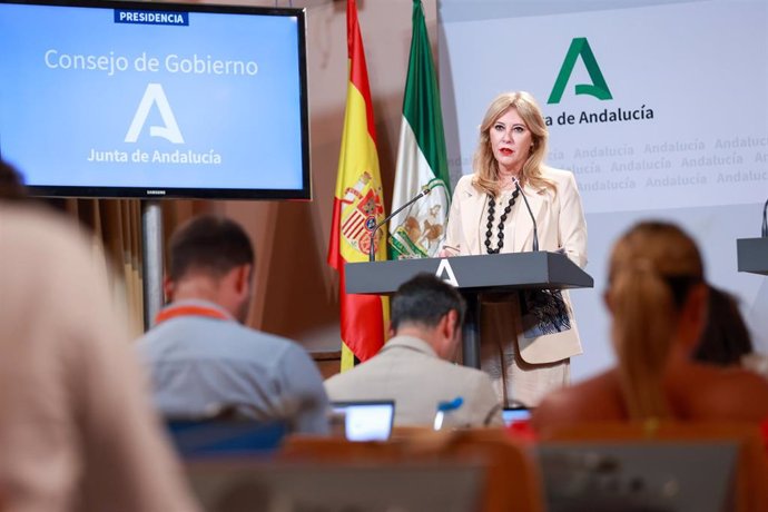 La consejera de Economía, Hacienda y Fondos Europeos y portavoz de la Junta, Carolina España, en la rueda de prensa posterior al Consejo de Gobierno.