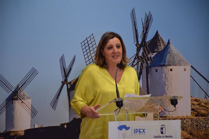 La consejera de Economía, Empresas y Empleo, Patricia Franco, en Alcázar de San Juan en el encuentro "Food Business Meeting".