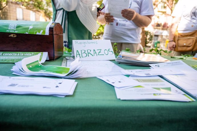 Mesa informativa con motivo del Día Mundial de la Prevención del Suicidio.