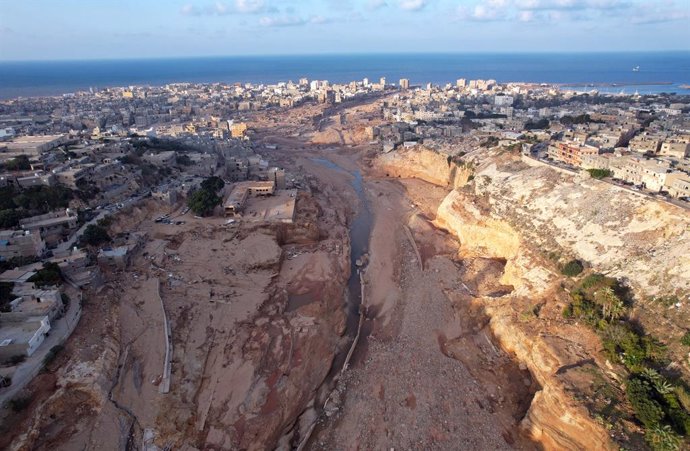 Archivo - DERNA, Sept. 17, 2023  -- This aerial photo taken on Sept. 16, 2023 shows a flood-affected area in Derna, Libya. On Sept. 10, Mediterranean storm Daniel made landfall in Libya, bringing heavy storms and flash floods along its path in the northea