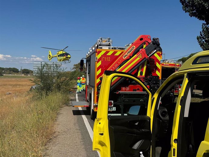 Dos heridos graves y uno leve al colisionar una furgoneta y un coche en la M-111, en Fuente el Saz