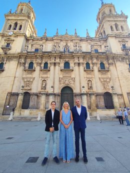 Los concejales de Jaén Merece Más en el Ayuntamiento de Jaén, Luis García, María Espejo y José María Cano.