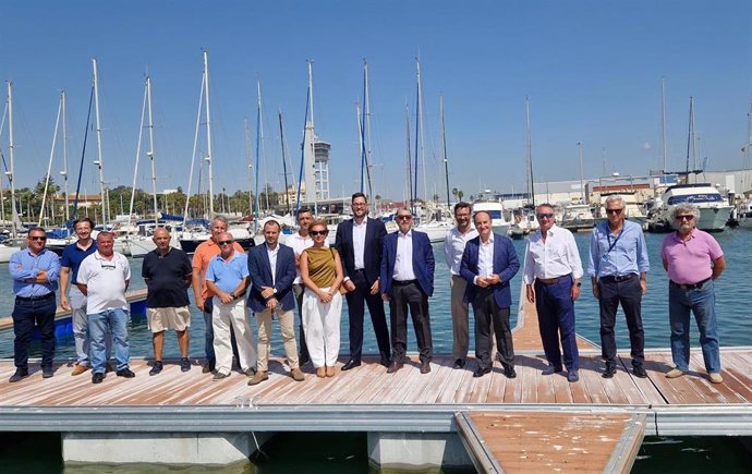 El presidente de la APBA en la dársena del puerto del Saladillo.