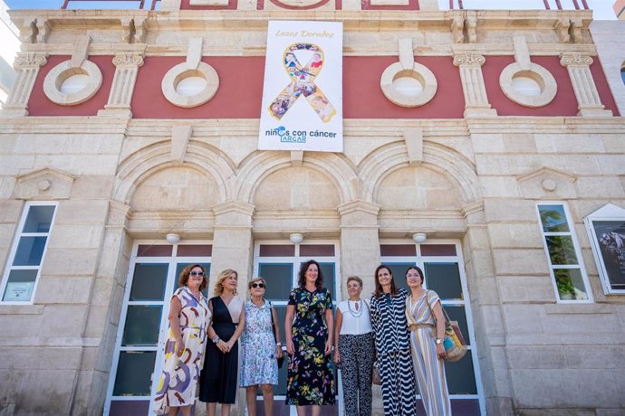 El Ayuntamiento de Almería participa en la campaña sobre el cáncer infantil 'Enciende la esperanza' de la asociación Argar.