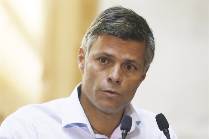 Archivo - El opositor venezolano Leopoldo López