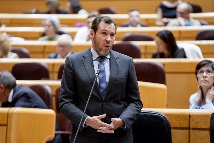 El ministro de Transporte y Movilidad Sostenible, Óscar Puente, durante una sesión plenaria en el Senado, a 10 de septiembre de 2024, en Madrid (España).