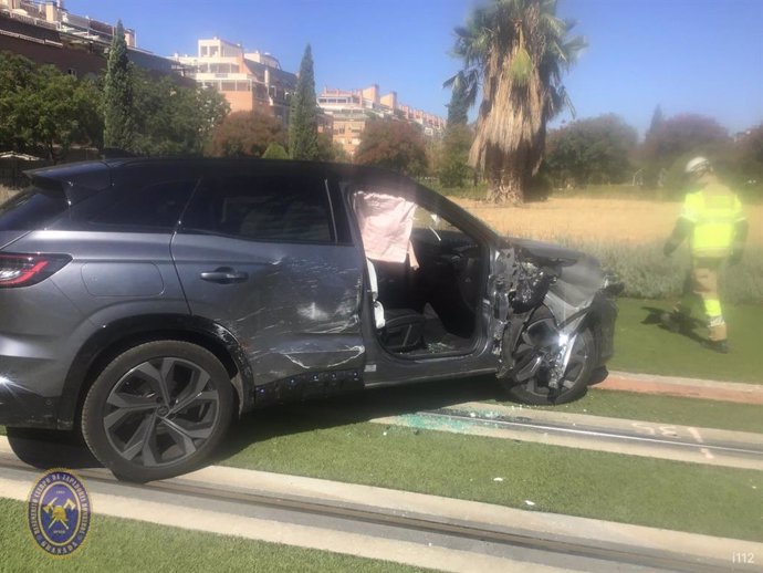 Coche que impactó con el metro