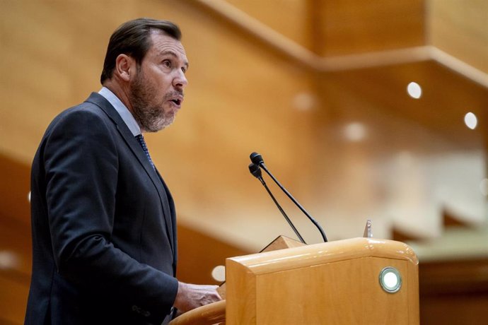 El ministro de Transporte y Movilidad Sostenible, Óscar Puente, durante una sesión plenaria en el Senado, a 10 de septiembre de 2024, en Madrid (España).