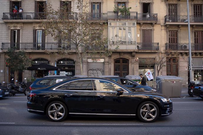 Archivo - Un coche del sector de la VTC.