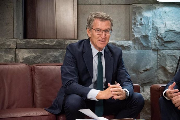 El líder de la oposición y presidente del PP, Alberto Núñez Feijóo; durante una reunión, en la sede de la Presidencia del Gobierno de Canarias, a 10 de septiembre de 2024, en Santa Cruz de Tenerife, Tenerife, Canarias (España). Durante el encuentro, han a