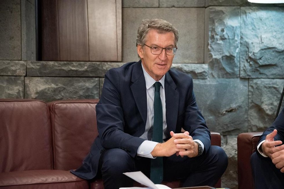 El líder de la oposición y presidente del PP, Alberto Núñez Feijóo; durante una reunión, en la sede de la Presidencia del Gobierno de Canarias, a 10 de septiembre de 2024, en Santa Cruz de Tenerife, Tenerife, Canarias (España). Durante el encuentro, han