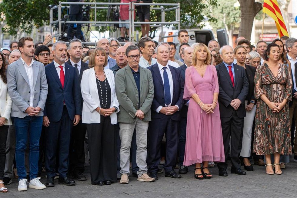 Ofrenda floral del PSC al monumento de Rafael Casanova por la Diada con Jaume Collboni, Núria Marín, Jordi Hereu, Llusa Moret, José Montilla y Alícia Romero, entre otros