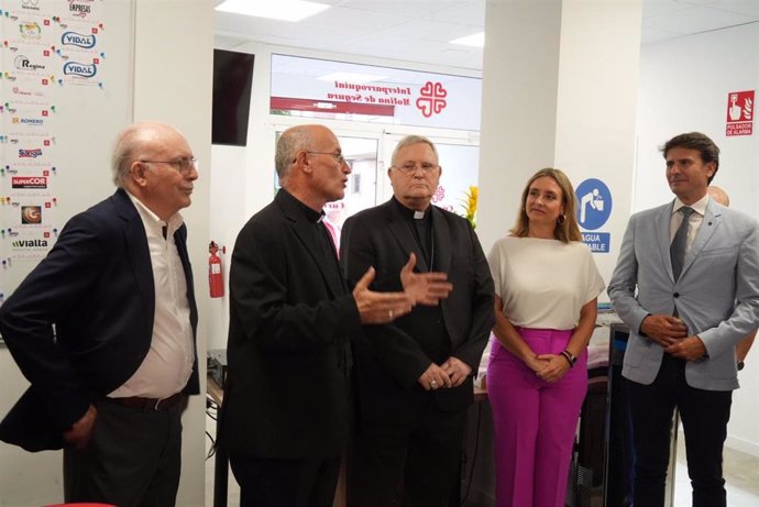 La consejera de Política Social, Familias e Igualdad, Conchita Ruiz, durante la inauguración del nuevo local de Cáritas en Molina de Segura.