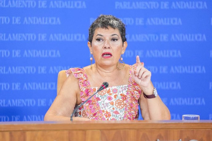 La portavoz adjunta del Grupo Mixto-AdelanteAndalucía, Maribel Mora, durante la ronda de ruedas de prensa de portavoces de los grupos parlamentarios en el Parlamento de Andalucía, a 11 de septiembre de 2024 en Sevilla