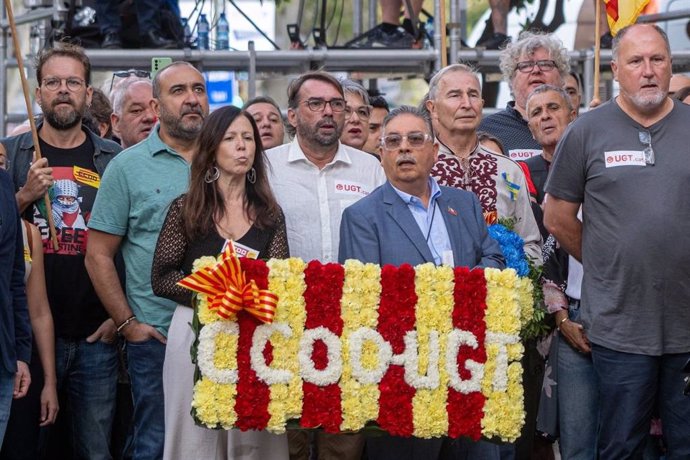 El secretario general de UGT de Catalunya, Camil Ros, en la ofrenda