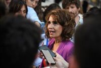 Montero obvia la amenaza de Junts de tumbar la senda de déficit y pide al PP que la apoye en favor de sus comunidades