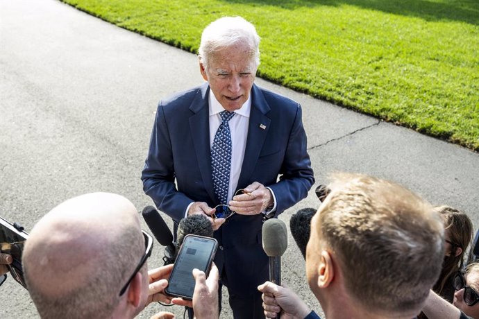 02 September 2024, US, Washington: US President Joe Biden talks with reporters after returning via Marine One to the White House in Washington. Photo: Michael Brochstein/ZUMA Press Wire/dpa