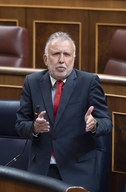 El ministro de Política Territorial y Memoria Democrática, Ángel Víctor Torres, interviene durante una sesión de control al Gobierno, en el Congreso de los Diputados, a 11 de septiembre de 2024, en Madrid (España).