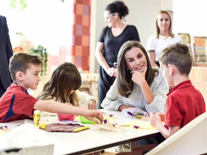 La Reina Letizia durante la apertura del Curso Escolar 2024/2025, en el CEIP Maestra Plácida Herranz, a 11 de septiembre de 2024, en Azuqueca de Henares, Guadalajara