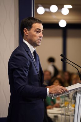 El lehendakari, Imanol Pradales, durante un desayuno informativo en Bilbao.