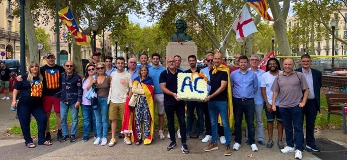 Ofrenda floral de Aliança Catalana (AC) al monumento al General Moragues en Barcelona con motivo de la Diada.