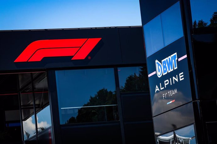 Archivo - Logos de la F1 y el equipo Alpine, en el GP  de Austria 2023. 