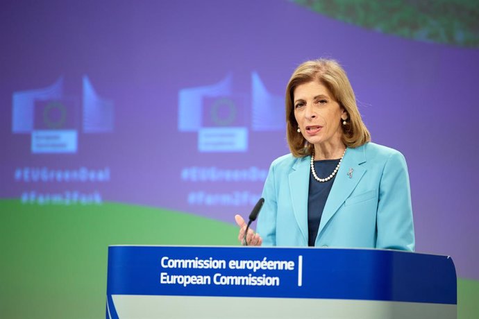 Archivo - HANDOUT - 22 June 2022, Belgium, Brussels: European Union Ccmmissioner for Health, Stella Kyriakides speaks during a joint press conference on the Nature Restoration Law and the Commission's proposal to halve the use of pesticides by 2030, follo