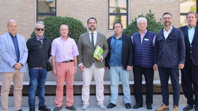 El grupo parlamentario de VOX en las Cortes, junto con diferentes asociaciones, presenta un proposición de ley para eliminar el catalán como lengua propia de Aragón.