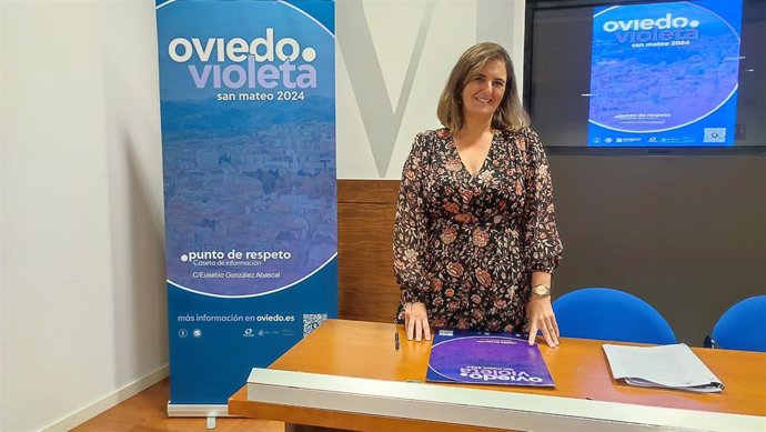 La concejala delegada de Políticas Sociales, María Velasco, presenta el punto violeta de las fiestas de San Mateo.