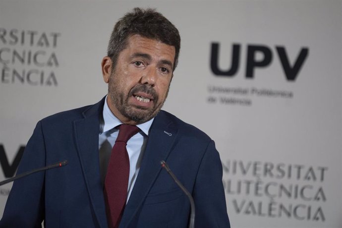 El 'president' de la Generalitat y líder del PPCV, Carlos Mazón, atiende a los medios en la UPV