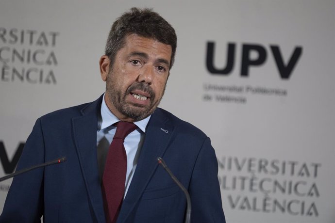 El president de la Generalitat i líder del PPCV, Carlos Mazón, atén als mitjans en la UPV