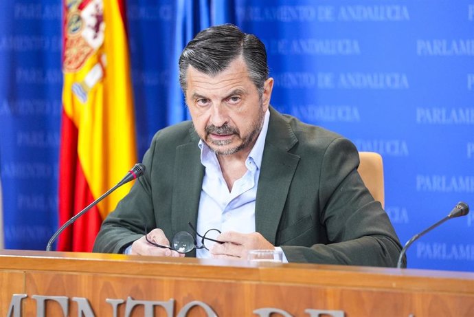 El portavoz del Grupo Parlamentario Popular, Toni Martín, durante la ronda de ruedas de prensa de portavoces de los grupos parlamentarios en el Parlamento de Andalucía, a 11 de septiembre de 2024 en Sevilla (Andalucía, España). Los portavoces de los grupo