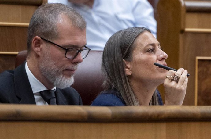 El diputado de Junts Josep Maria Cruset y la portavoz de Junts en el Congreso, Miriam Nogueras.