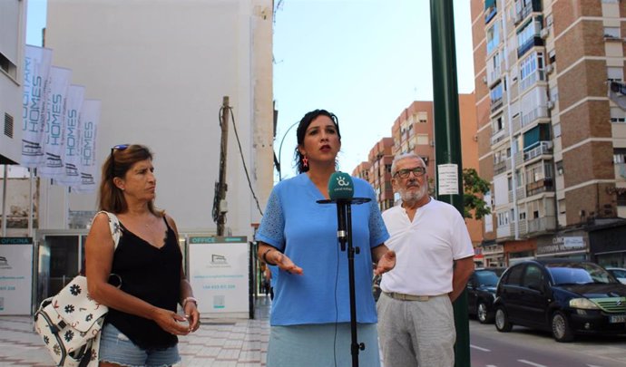 La portavoz de Con Málaga, Toni Morillas, en rueda de prensa sobre viviendas turísticas en los barrios de la capital.