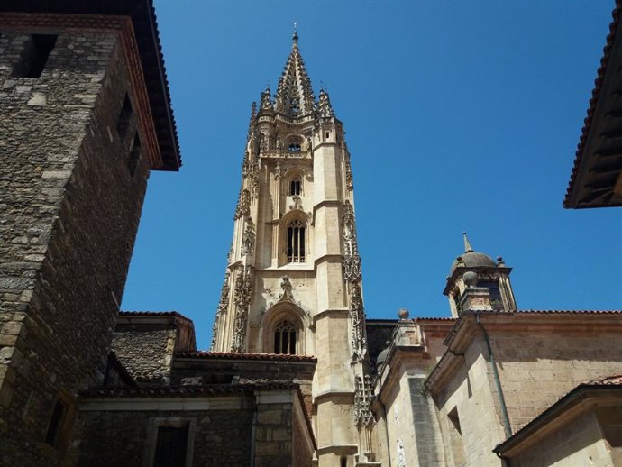 Archivo - Catedral de Oviedo.