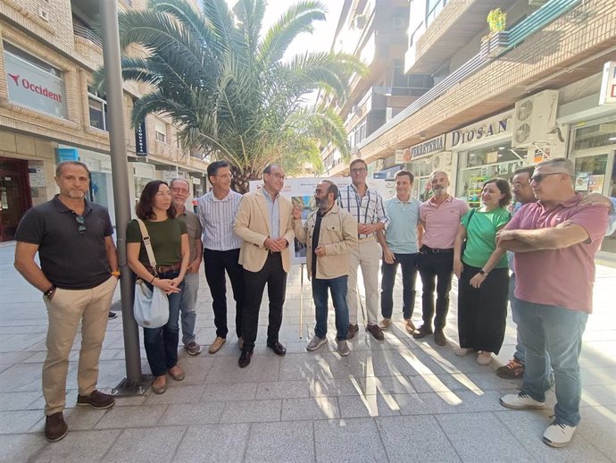 El alcalde de Cáceres, Rafael Mateos, y el presidente de la Diputación Provincial, Miguel Ángel Morales, inauguran las obras de reforma de la calle Rodríguez Moñino