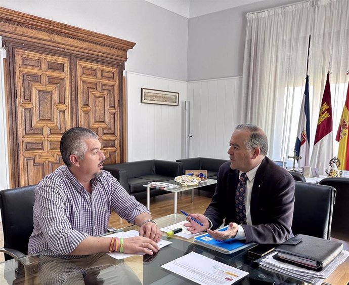 El alcalde, José Julián Gregorio, y el concejal delegado de Talavera Ferial Gerardo Sánchez.